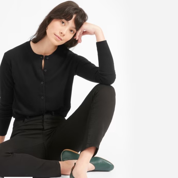 Everlane Cashmere Crew Cardigan - Picture 3 of 11